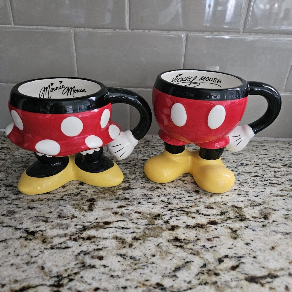 Mickey and Minnie Mouse mug set